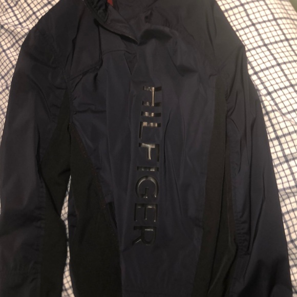Size M Tommy Hilfiger wind breaker - Picture 4 of 5
